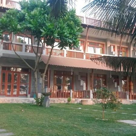 Relax Beach Resort Уелигама Екстериор снимка