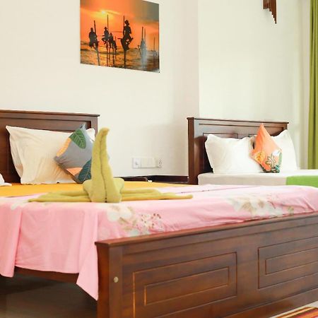 Relax Beach Resort Уелигама Екстериор снимка