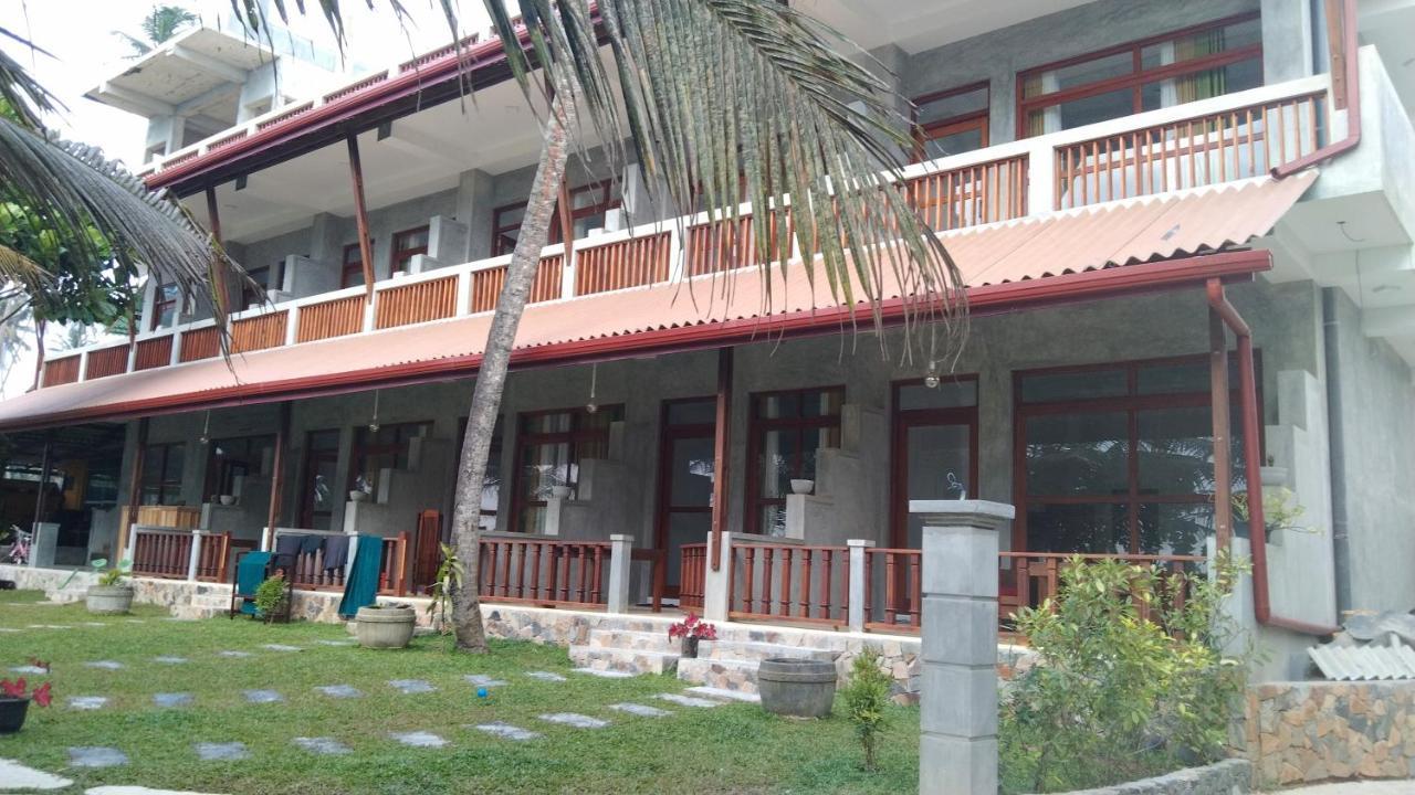 Relax Beach Resort Уелигама Екстериор снимка