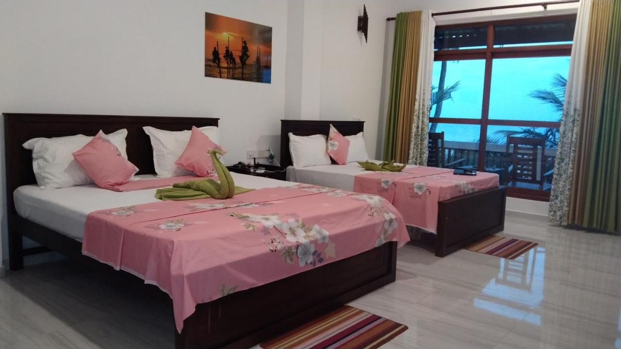 Relax Beach Resort Уелигама Екстериор снимка