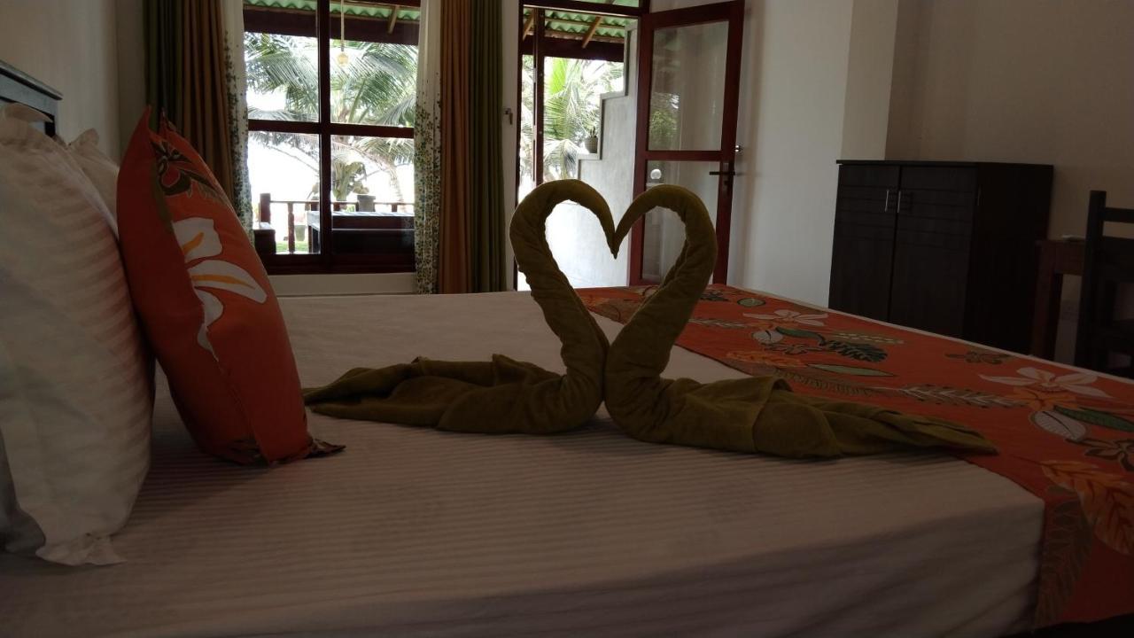 Relax Beach Resort Уелигама Екстериор снимка