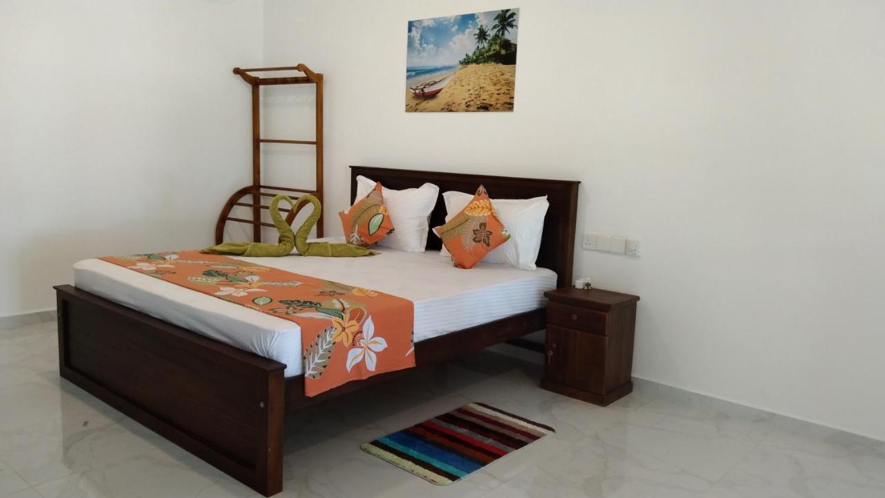 Relax Beach Resort Уелигама Екстериор снимка