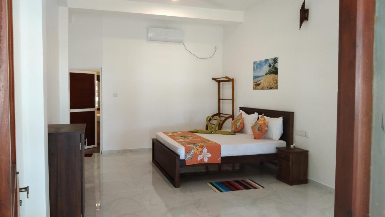 Relax Beach Resort Уелигама Екстериор снимка