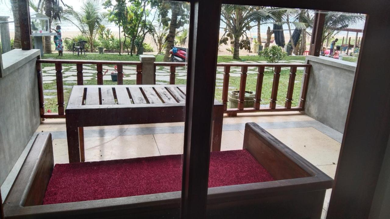 Relax Beach Resort Уелигама Екстериор снимка