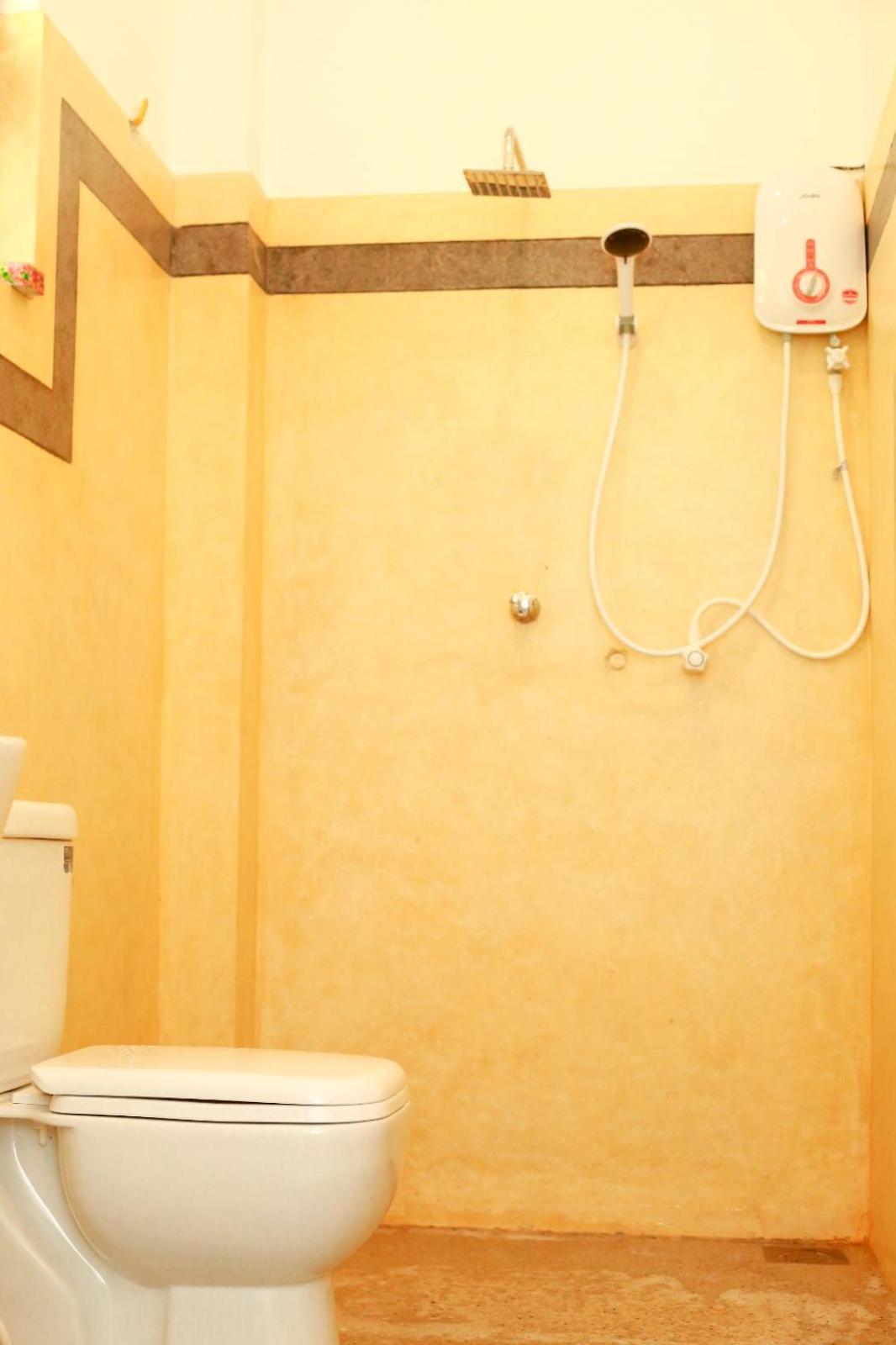 Relax Beach Resort Уелигама Екстериор снимка