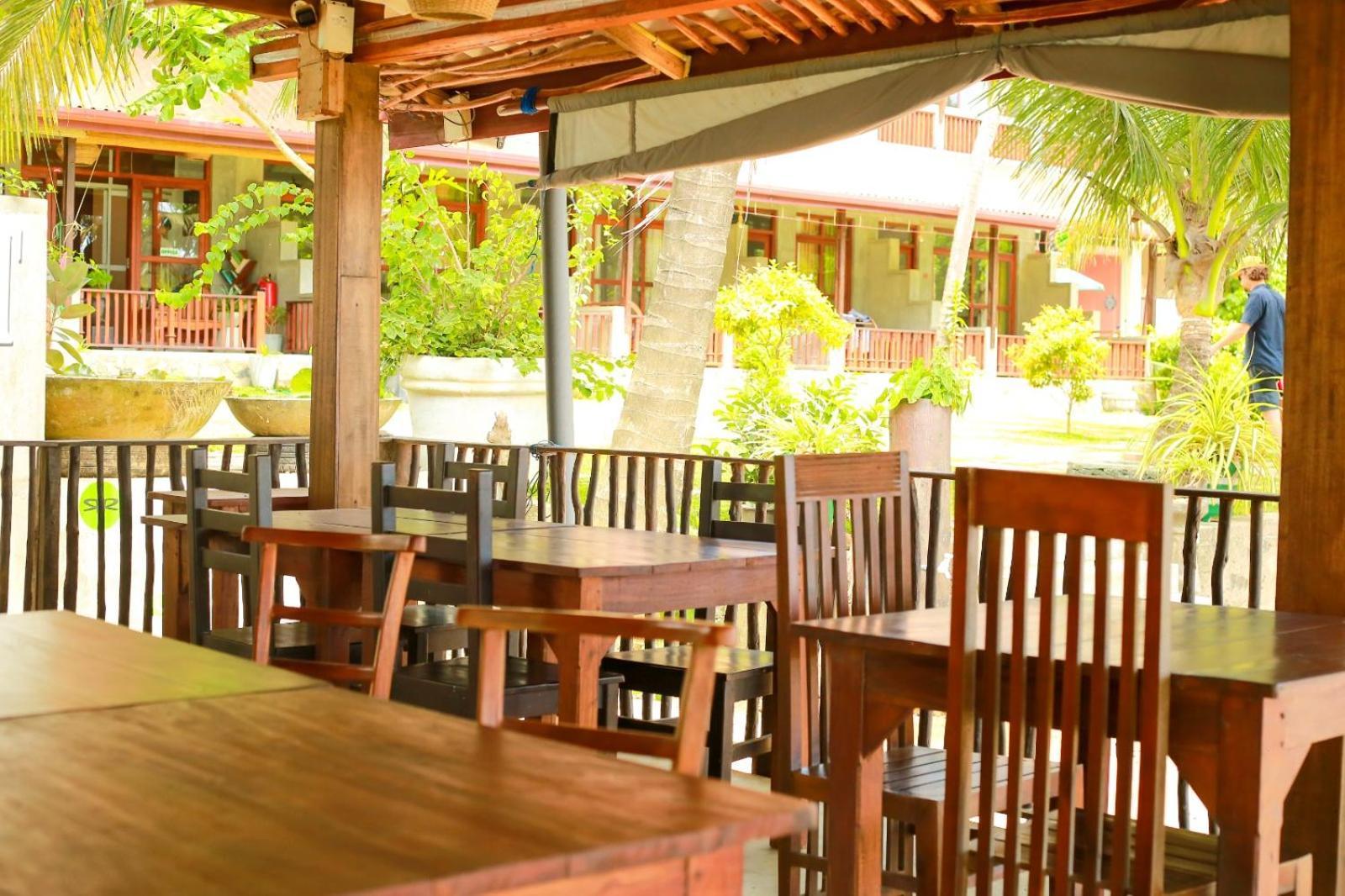 Relax Beach Resort Уелигама Екстериор снимка