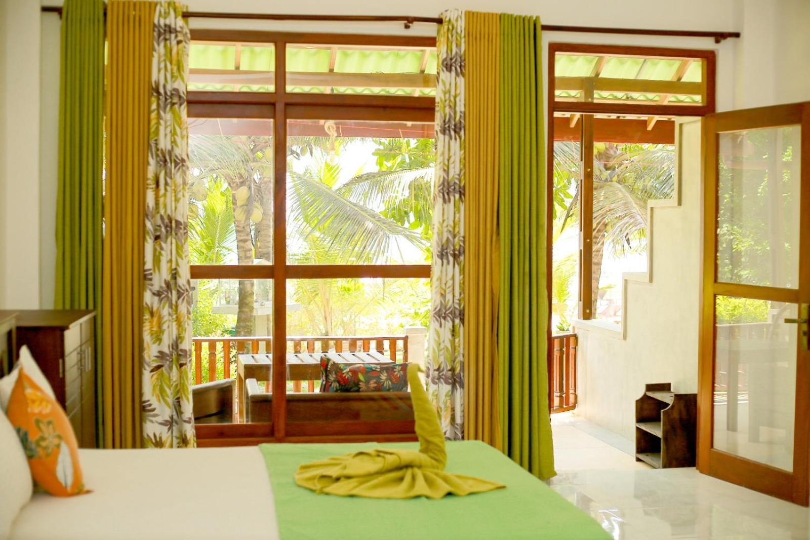 Relax Beach Resort Уелигама Екстериор снимка