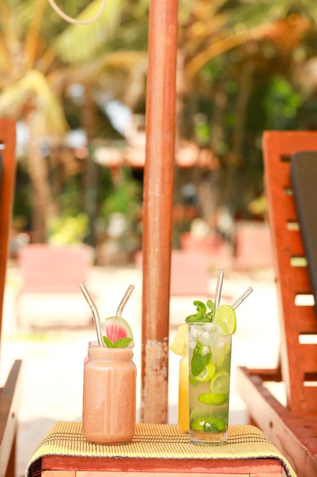 Relax Beach Resort Уелигама Екстериор снимка