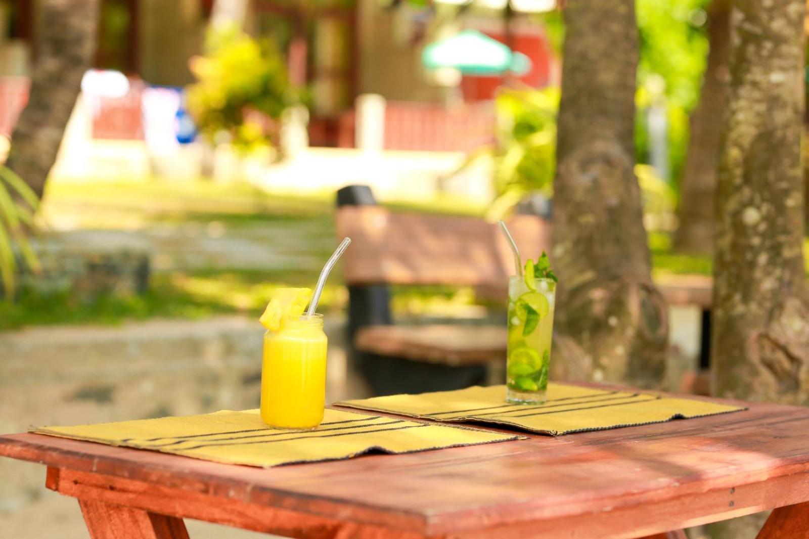 Relax Beach Resort Уелигама Екстериор снимка